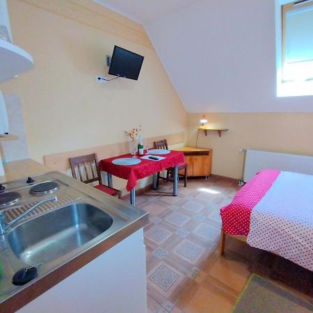 Burg Apartman Gyula Eksteriør billede