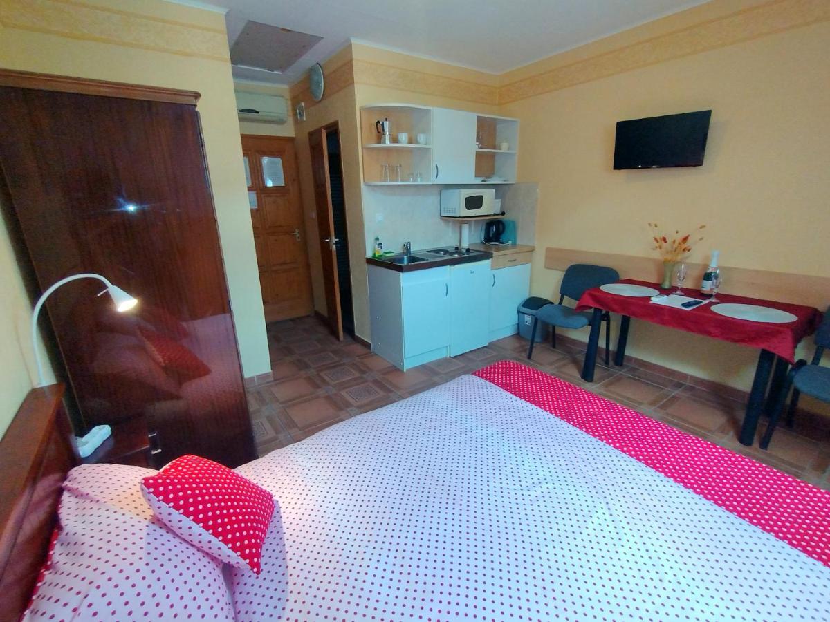 Burg Apartman Gyula Eksteriør billede