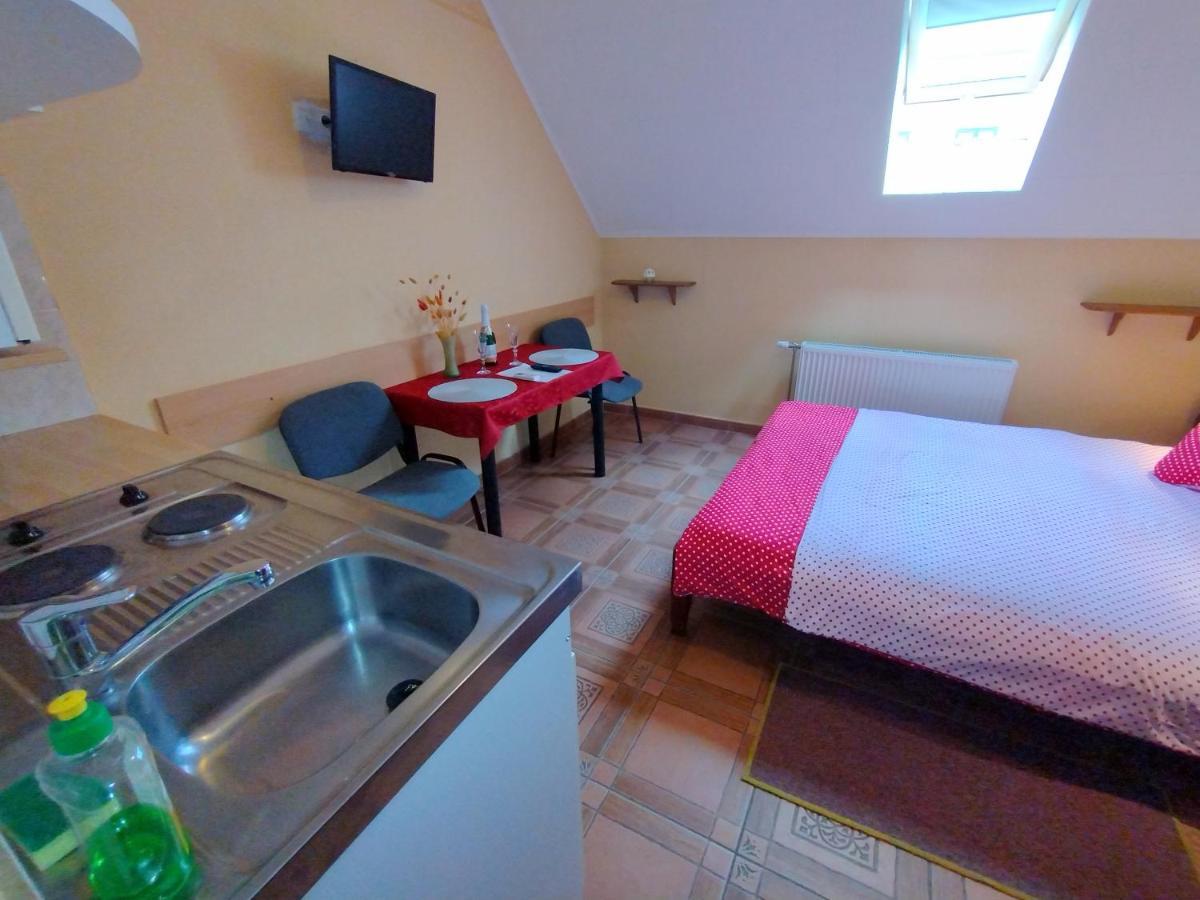 Burg Apartman Gyula Eksteriør billede