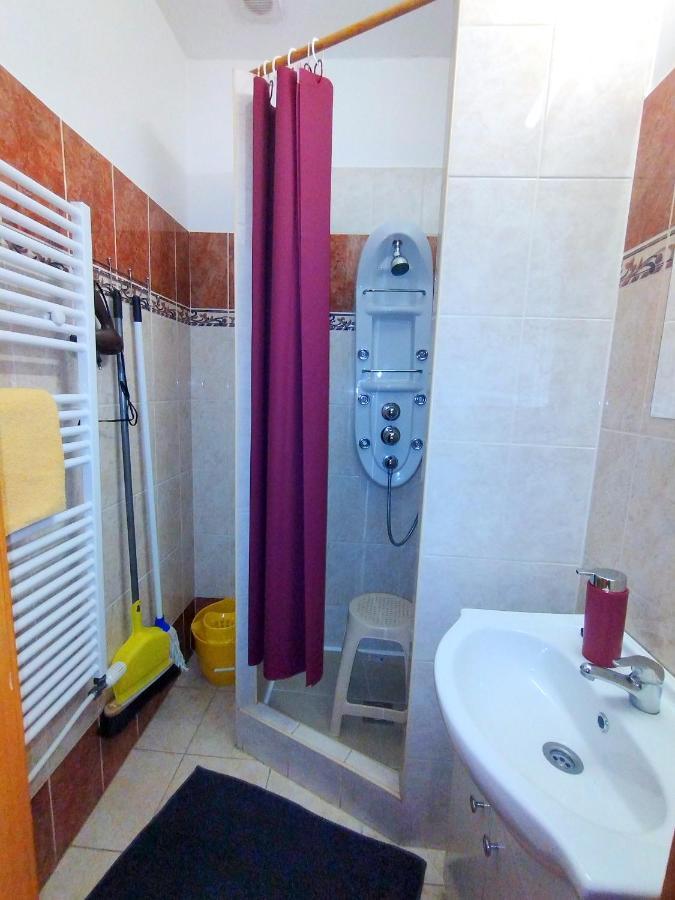 Burg Apartman Gyula Eksteriør billede