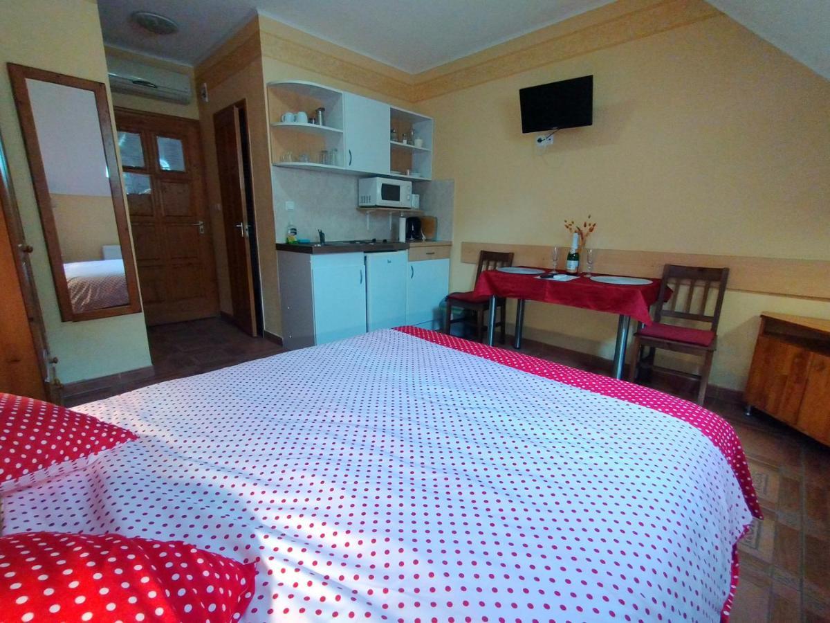 Burg Apartman Gyula Eksteriør billede
