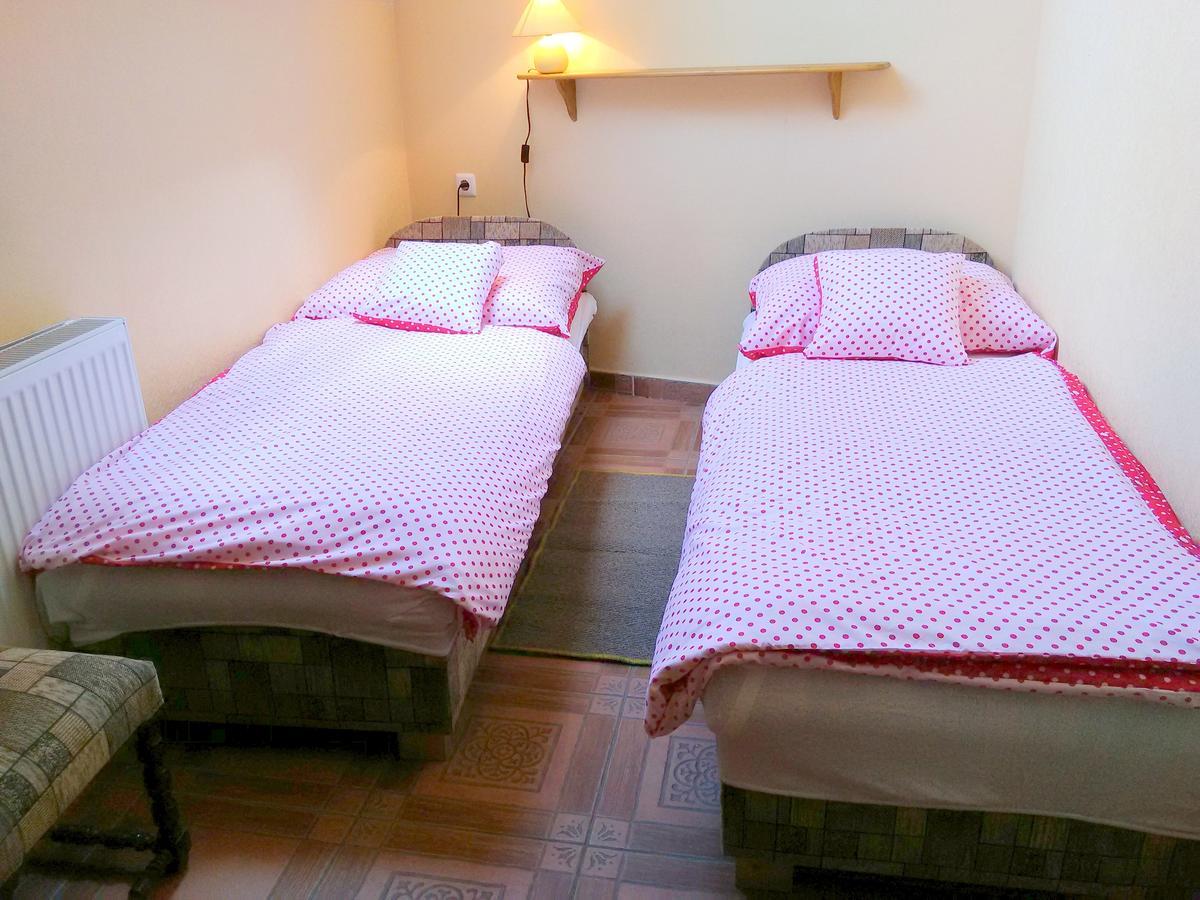 Burg Apartman Gyula Eksteriør billede