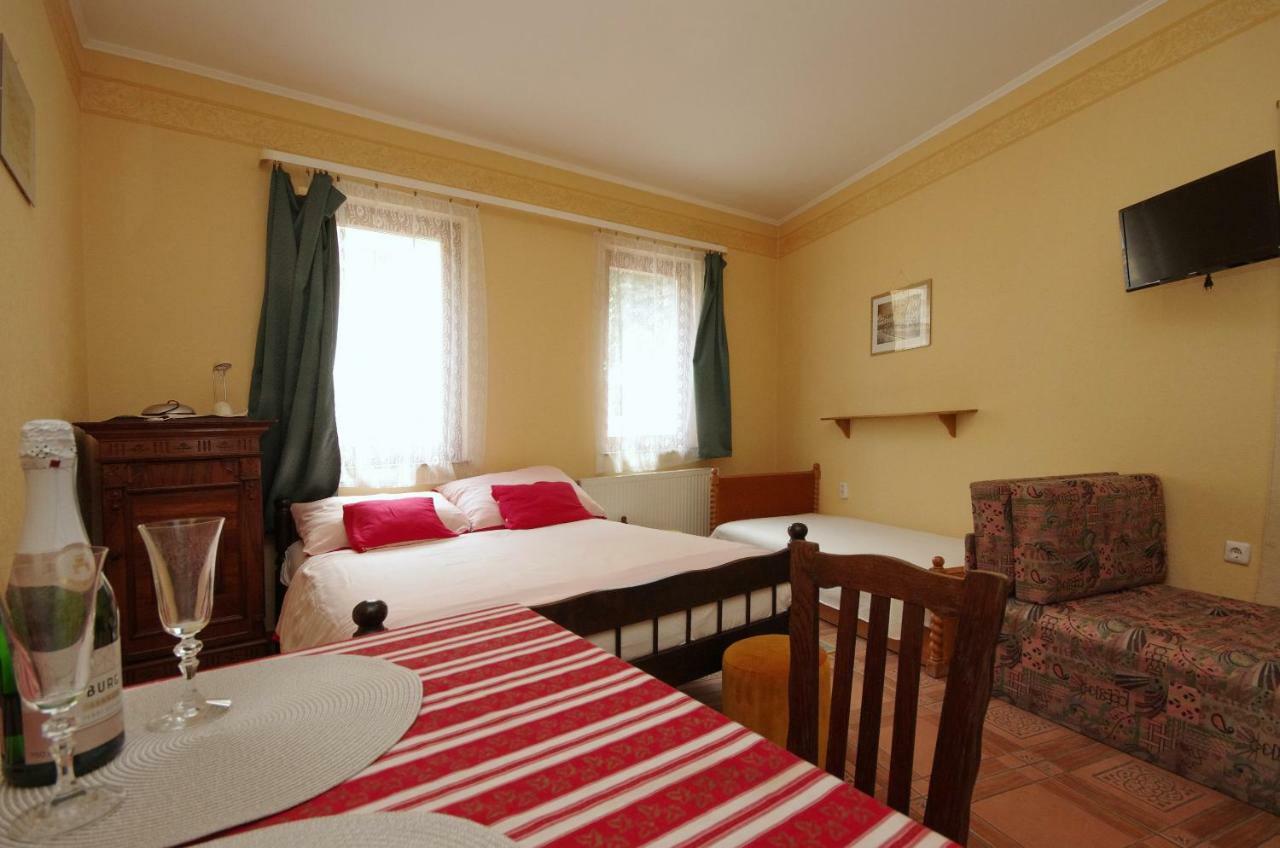 Burg Apartman Gyula Eksteriør billede