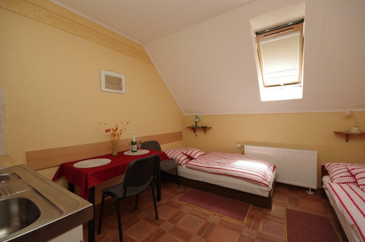 Burg Apartman Gyula Eksteriør billede