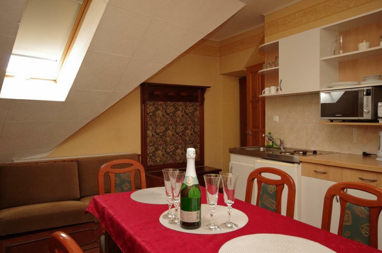 Burg Apartman Gyula Eksteriør billede