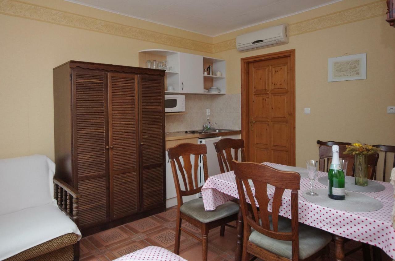 Burg Apartman Gyula Eksteriør billede