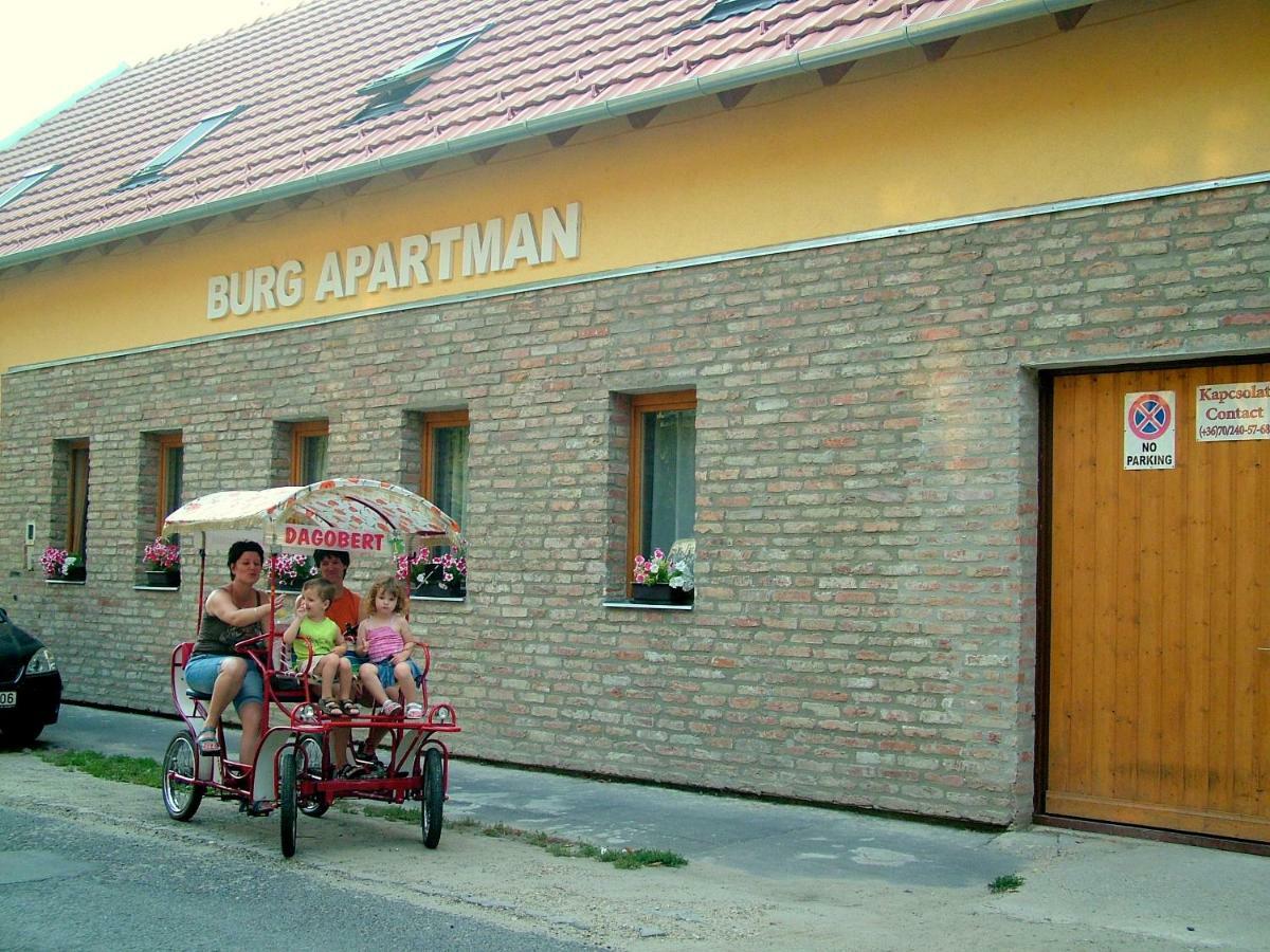 Burg Apartman Gyula Eksteriør billede